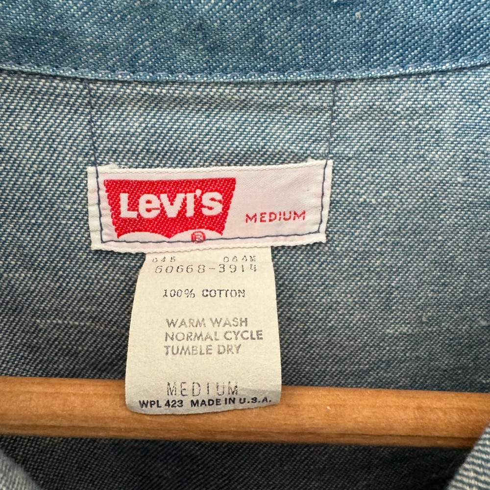 Levi’s Vintage 70s Denim Western Shirt Embroidered Bird Rainbow size Medium - Picture 5 of 9